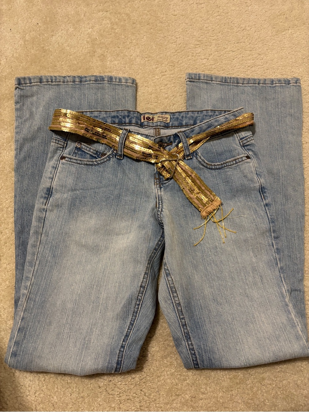Y2K lei Women’s Light Blue Boot Cut Jeans with Gold Belt